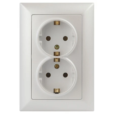 Розетка двойная ЭРА Intro Solo Schuko 2X2P+E 16A 250V перламутровый 4-205-06 Б0053678
