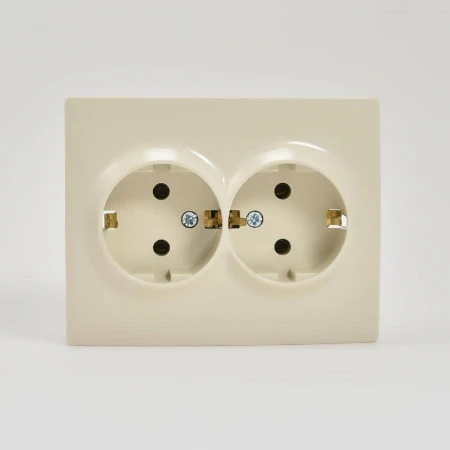 Розетка 2-ая с зазем. Lezard Karina кремовая 707-0300-127B