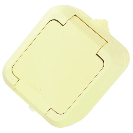 Розетка с крышкой и заземлением Makel 18204