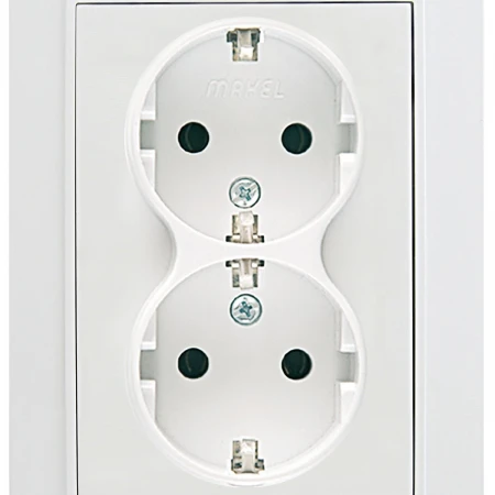 Розетка Makel 2-я с/з СП Defne 16А IP20 бел. 42001057