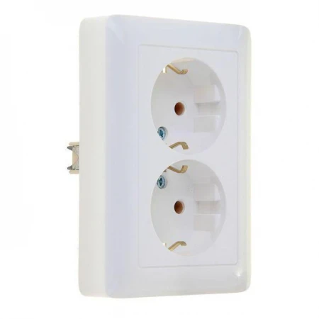 Розетка двойная 2К+З Systeme Electric Хит 16A 250V белая RS16-236-B