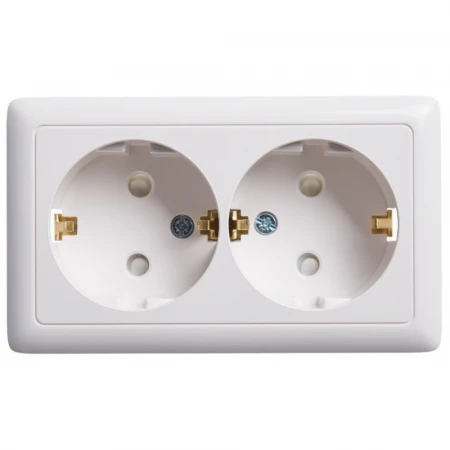 Розетка двойная 2К+З Systeme Electric Хит 16A 250V со шторками белая RA16-239-B