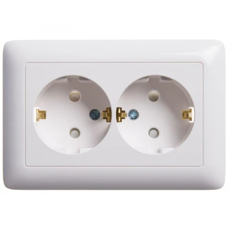 Розетка двойная 2К+З Systeme Electric Хит 16A 250V со шторками белая RS16-231-B