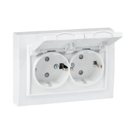 Минск Розетка 2-местная СП с/з с крышкой 16А белая с защ. штор. IP44 EKF ERR16-129-200-44