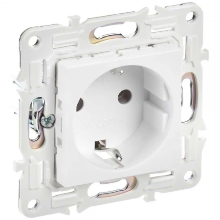SKANDY Розетка с заземлением без защитных шторок 16А SK-R05W арктический белый IEK SK-R11-16-K01