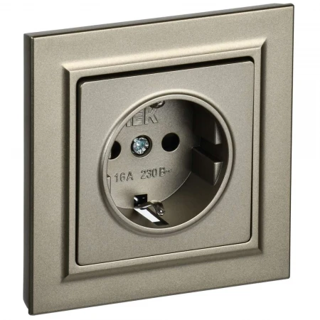 BRITE Розетка 1-местная с заземлением с защитными шторками 16А в сборе РСР14-1-0-БрШ шампань IEK BR-R14-16-K37-F