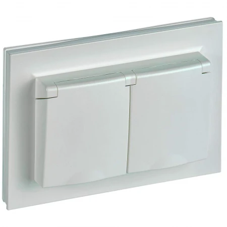 BRITE Розетка 2-местная с заземлением с защитными шторками и крышкой 16А в сборе IP44 РСбш12-3-44-БрЖ жемчуг IEK BR-R26-16-44-K36-F