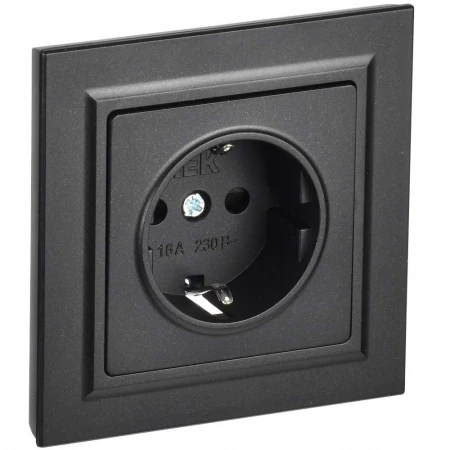 BRITE Розетка 1-местная с заземлением с защитными шторками 16А в сборе РСР14-1-0-БрЧ черный IEK BR-R14-16-K02-F