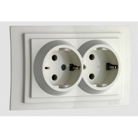 Розетка 2К+З двойная Mono Electric Larissa 16A 250V винтовое подключение белый 103-191904-120