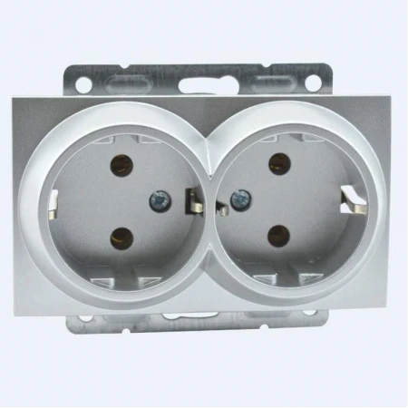 Розетка 2К+З двойная Mono Electric Despina/ Larissa 16A 250V винтовое подключение серебро 500-002104-120