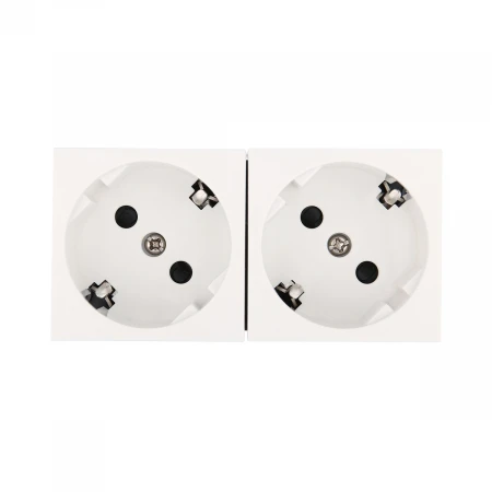 Розетка LK Studio двойная с з/к и защитными шторками, 16 А, 250 В, под углом 45 градусов (белый) LK45 851704-1