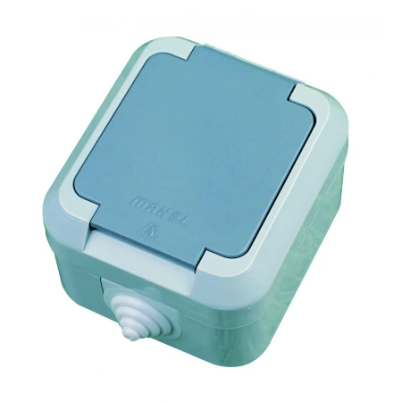 Розетка с крышкой и заземлением Makel 18104