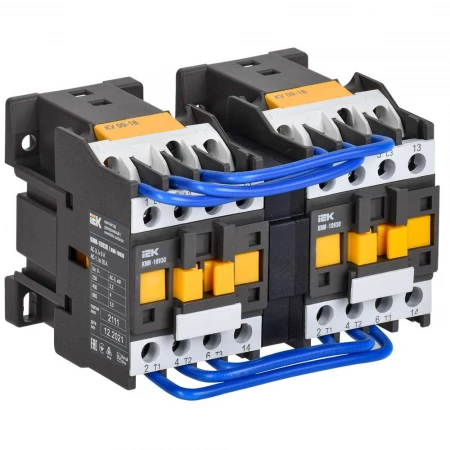 Контактор КМИ-10930 реверс 9А 400В/АС3 2NO IEK KKM13-009-400-20-1