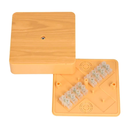 Коробка разветвительная КМР-030-032кг (100х100х28) с клеммником светлое дерево EKF PROxima plc-kmr-030-032kg-s